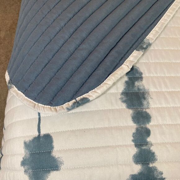 ienjoy King bedpread quilt wht Blue Ish Gray watercolor design reversable - Picture 9 of 9